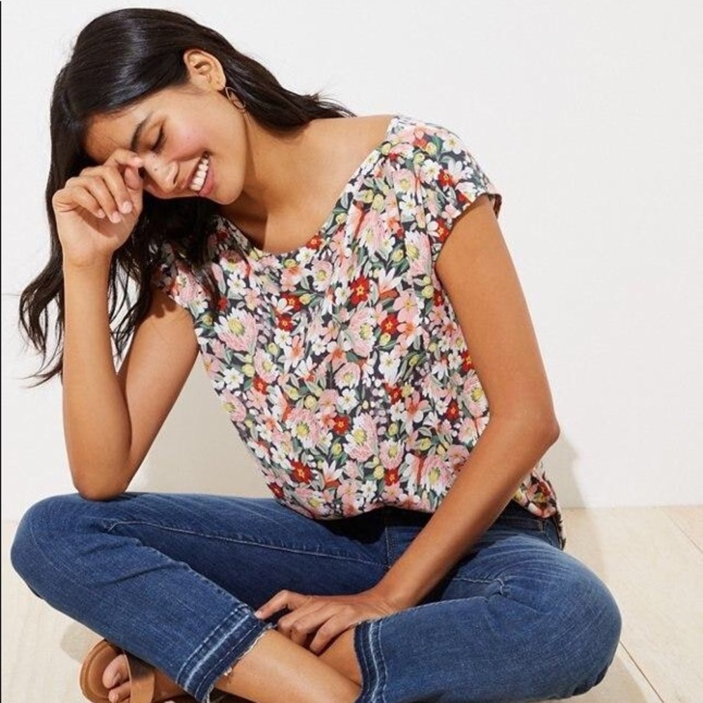FLORAL MIXED MEDIA DOLMAN TEE IN COASTAL GREY